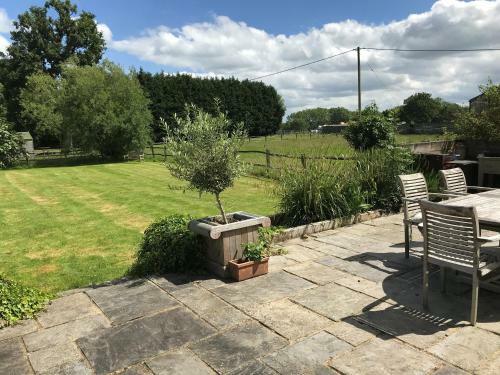 Prestwick Oak - Open Plan 2 Double Ensuite Rural Oak Framed House Sleeps 4 Plus Aonb