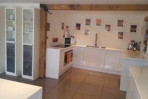 Prestwick Oak - Open Plan 2 Double Ensuite Rural Oak Framed House Sleeps 4 Plus Aonb