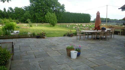 Prestwick Oak - Open Plan 2 Double Ensuite Rural Oak Framed House Sleeps 4 Plus Aonb
