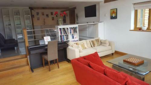 Prestwick Oak - Open Plan 2 Double Ensuite Rural Oak Framed House Sleeps 4 Plus Aonb