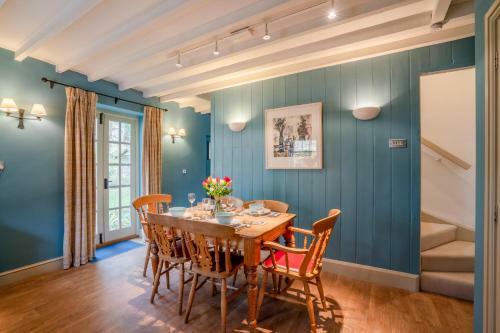 2 Manor Lodge Cottages