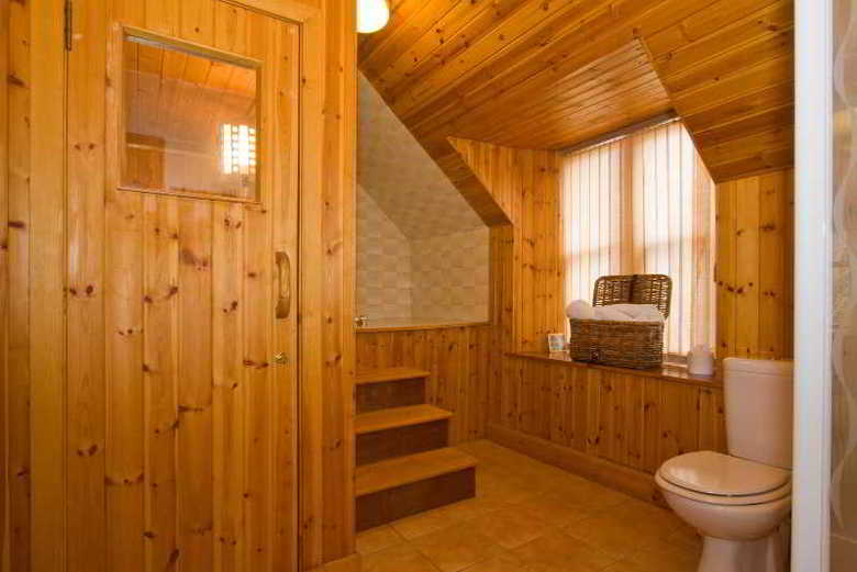 Loch Kinord Hotel