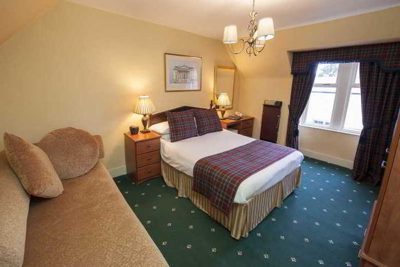 Loch Kinord Hotel