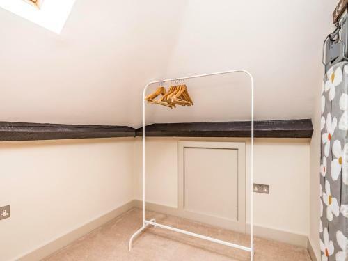 Pass The Keys Cheerful, Newly Refurbished 3 Bedroom Home