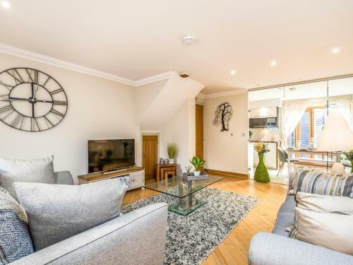 Pass The Keys Cheerful, Newly Refurbished 3 Bedroom Home
