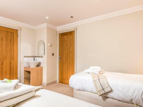 Pass The Keys Cheerful, Newly Refurbished 3 Bedroom Home