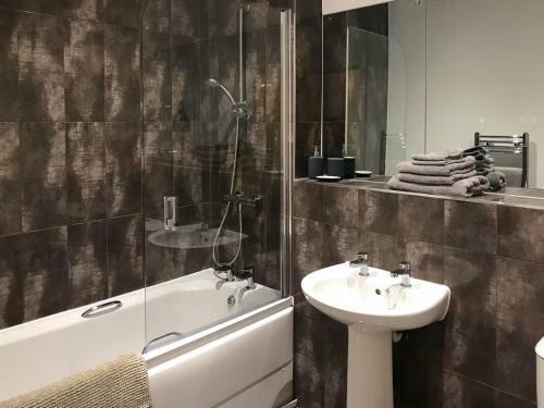 Luxury 1 Bed Apartment In City Centre With Parking