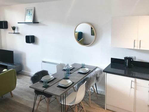 Luxury 1 Bed Apartment In City Centre With Parking