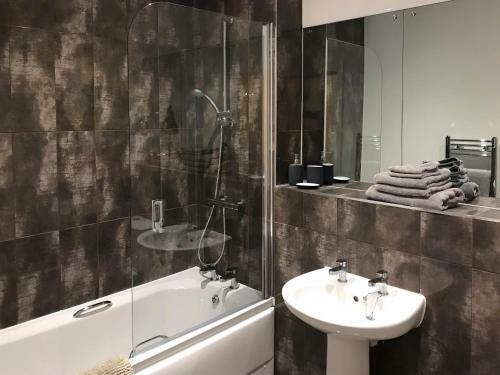 Luxury 1 Bed Apartment In City Centre With Parking