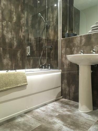 Luxury 1 Bed Apartment In City Centre With Parking