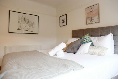 Lions Den - Zoo Accommodation Chester