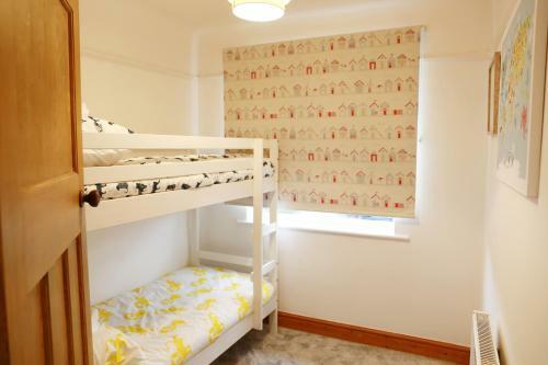 Lions Den - Zoo Accommodation Chester