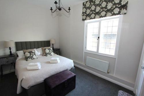 Character Apartment With Views Over City Centre & The Historic Rows