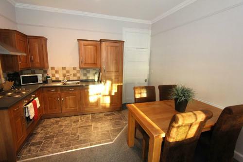 Character Apartment With Views Over City Centre & The Historic Rows