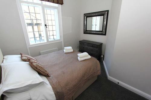 Character Apartment With Views Over City Centre & The Historic Rows