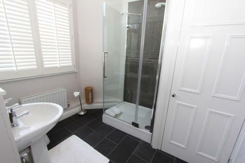 Character Apartment With Views Over City Centre & The Historic Rows