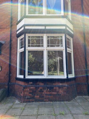 Stylish Apartment With Secure Parking Close To City
