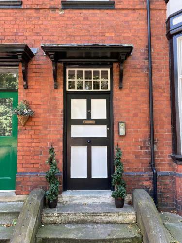 Stylish Apartment With Secure Parking Close To City