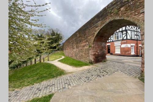 Boutique City Centre Apartment With Parking
