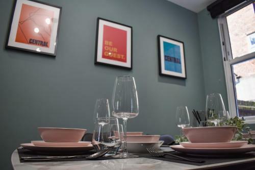 Central Stays - Luxury 3 Bedroom House In Central Chester