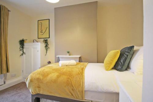 Cheerful Two Bedroom Town House In Chester