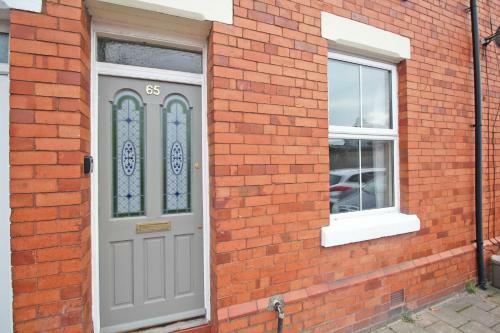 Cheerful Two Bedroom Town House In Chester