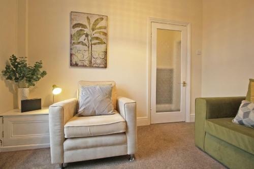 Cheerful Two Bedroom Town House In Chester