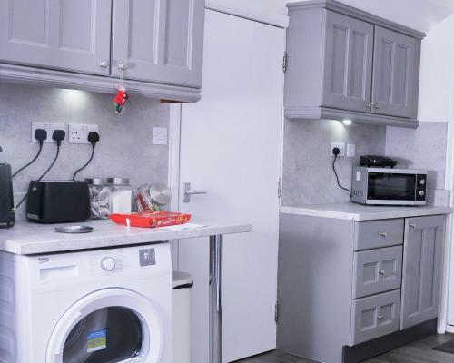 6 Berth Self Catering House, 2 Wc, Secure Off-road Parking, Netflix