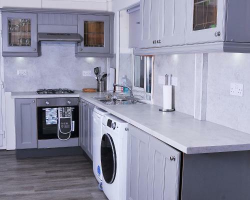6 Berth Self Catering House, 2 Wc, Secure Off-road Parking, Netflix