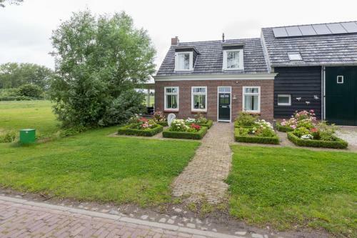 Lepelstraat 14, Vrouwenpolder- Knotwilg