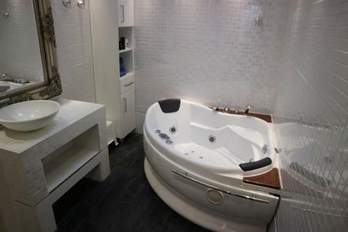 Lake House 74, Luxury Accommodation