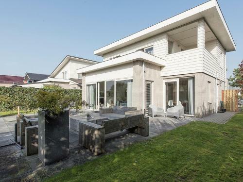 Elegant Holiday Home In Zeewolde With Terrace