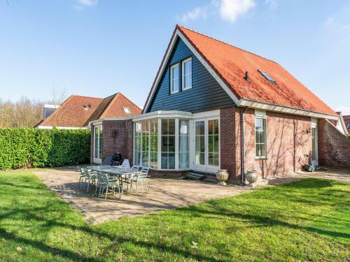 Spacious Holiday Home In Zeewolde With Swimming Pool