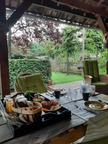 Bed & Breakfast Thuis Bij Elles