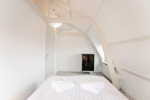 Shell Square Apartment