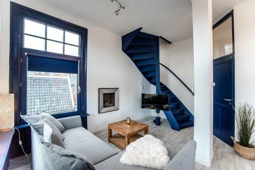 Shell Square Apartment