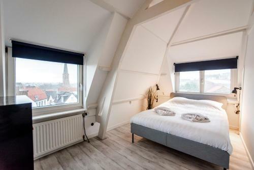 Shell Square Apartment