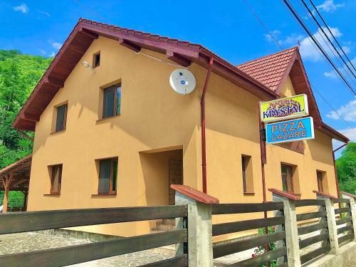 Hostal Krystal Romuli