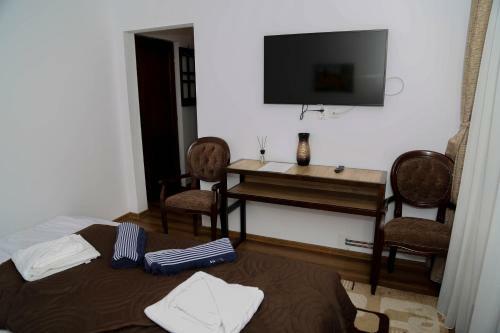 Hostal Pensiunea 2 A-mici