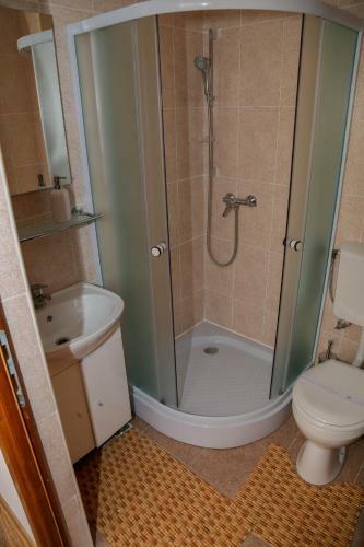 Hostal Pensiunea 2 A-mici