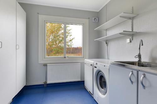Large Spacious 4br House Perfect For Workers Near Wind Farms