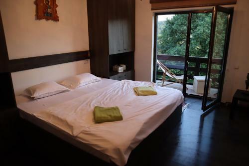 Cosy Forest Chalet