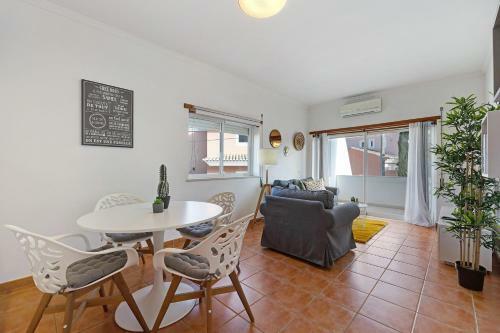 Henris Apartment