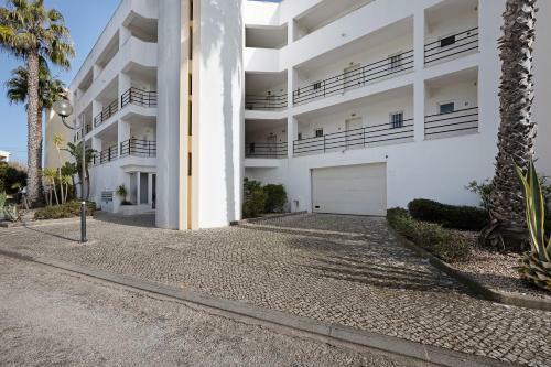 Henris Apartment