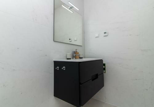 Stylish Apartment In Porto de M�s Lagos