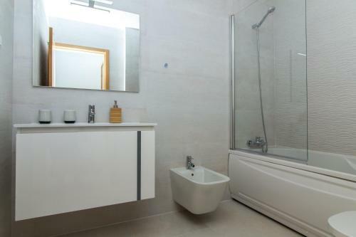 Stylish Apartment In Porto de M�s Lagos