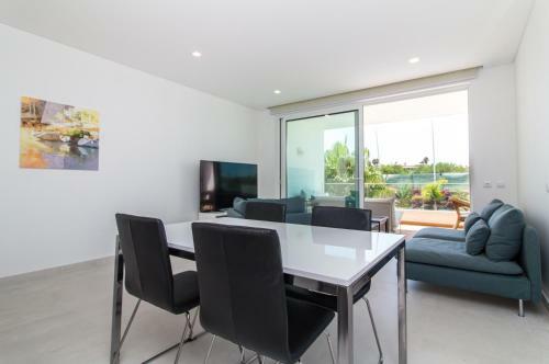 Stylish Apartment In Porto de M�s Lagos