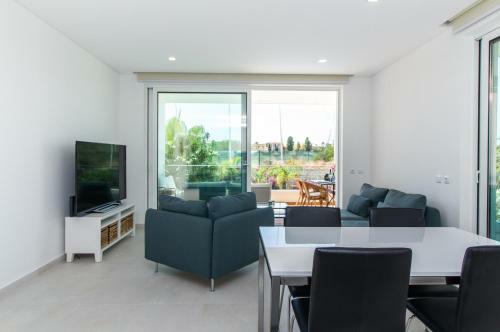 Stylish Apartment In Porto de M�s Lagos