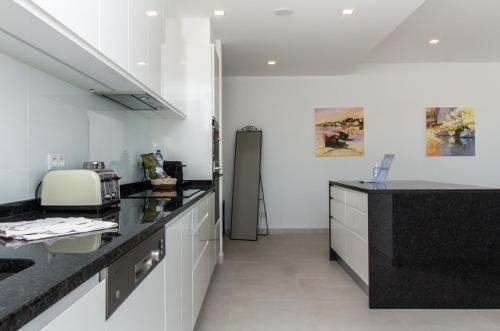 Stylish Apartment In Porto de M�s Lagos