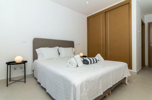 Stylish Apartment In Porto de M�s Lagos